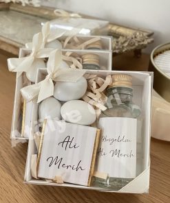 Kolonya , Çikolata , Badem Şekeri Hediyelik Kutu Seti / Gri Çizgili Fon