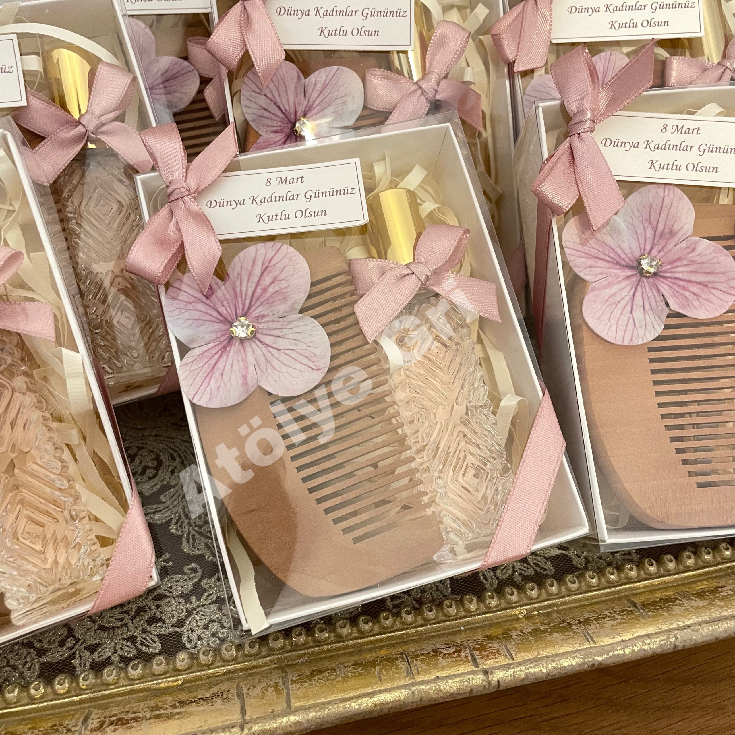 Tarak ve Şişe Kolonya Hediyelik Kutu Seti / Ortanca - Görsel 4